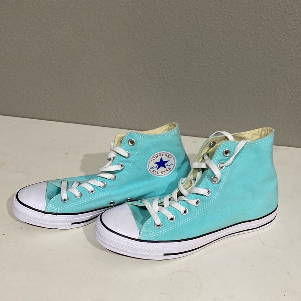 Teal converse high tops. Size 8 men’s. Size 10 women’s.